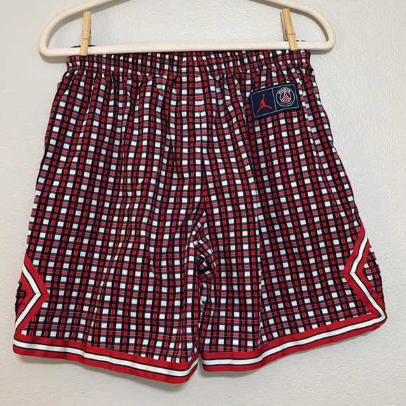 Jordan Women’s Paris Saint-Germain Plaid Woven Shorts - Picture 5 of 8